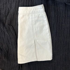 Whit denim/jean skirt with metal zipper